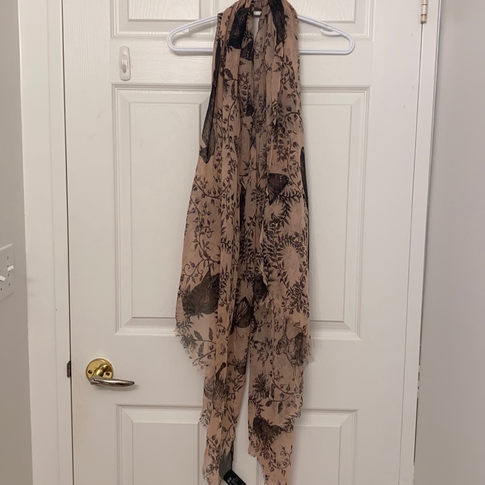 🌟Mix and Match 1for $10,2for$15 H&M animals print scarf